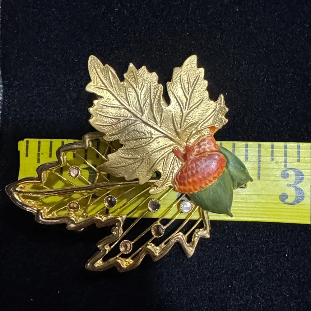 N/A elegant gold